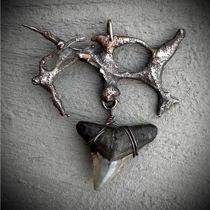 Chaos: Toothache pendant